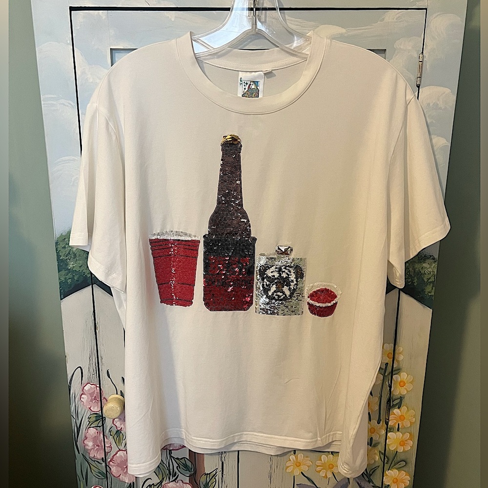 Queen of Sparkles UGA Drink Tee size L NWOT